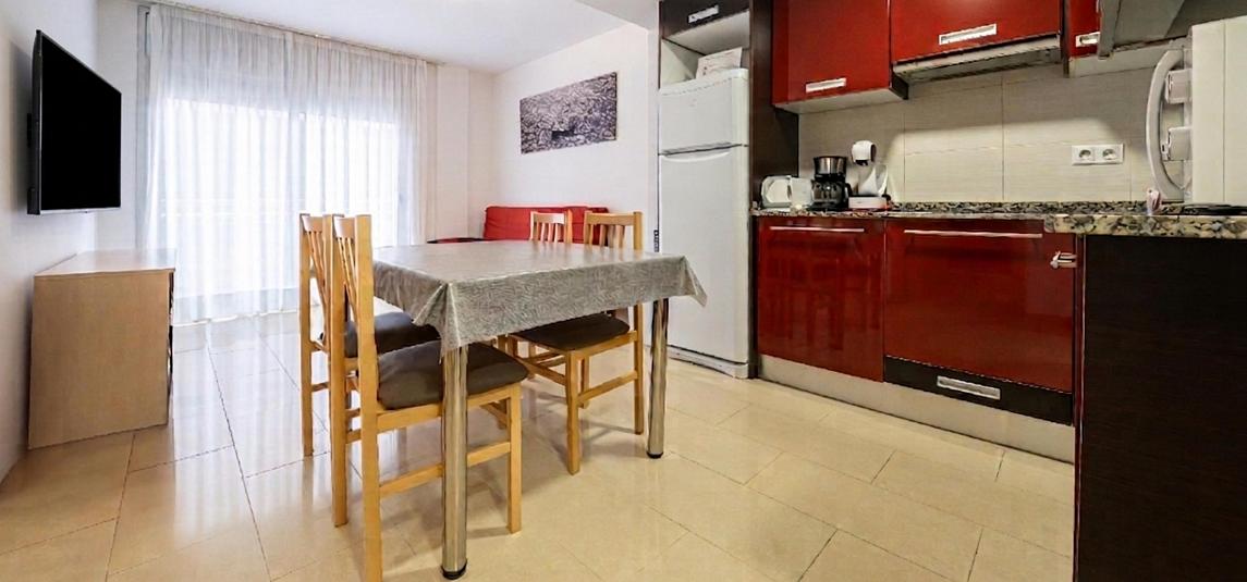 2 bedroom apartment with balcony