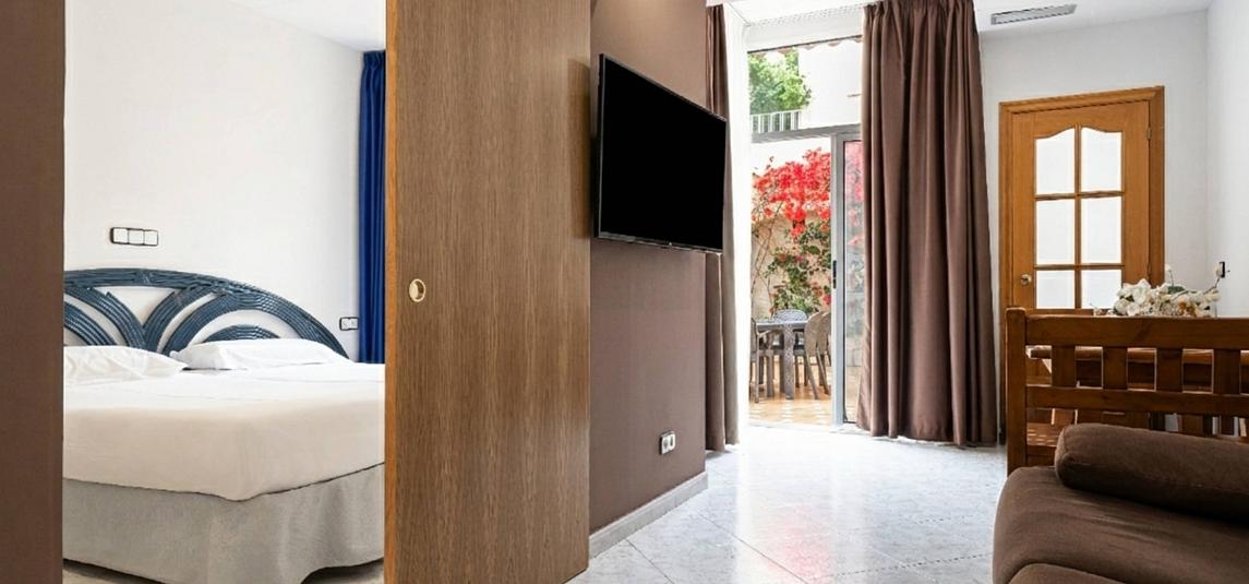 2 bedroom apartment with balcony