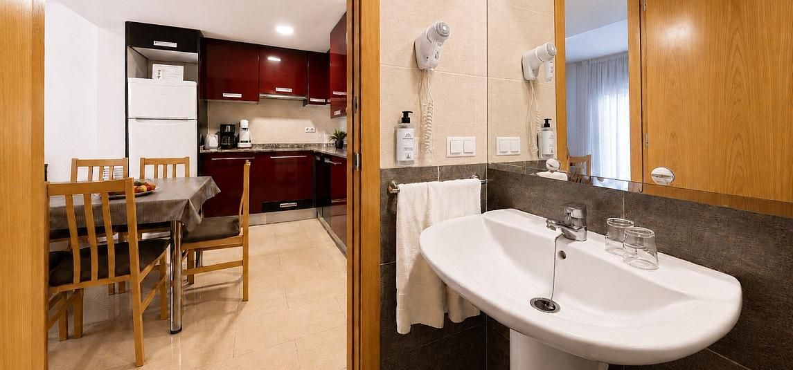 2 bedroom apartment with balcony