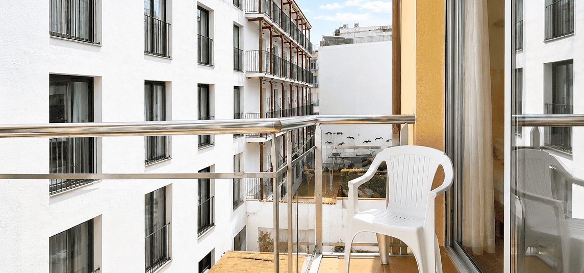 2 bedroom apartment with balcony