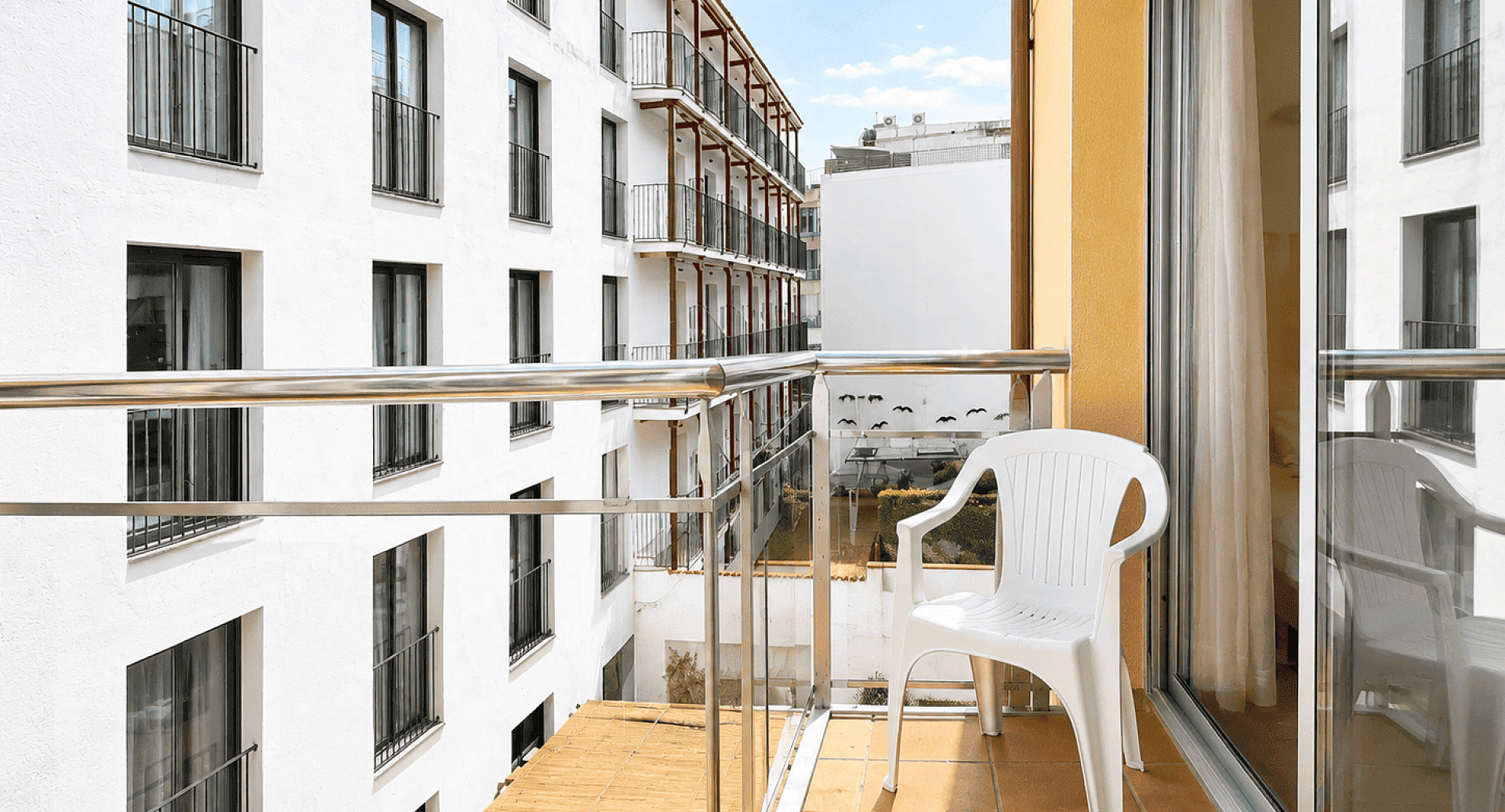 2 bedroom apartment with balcony