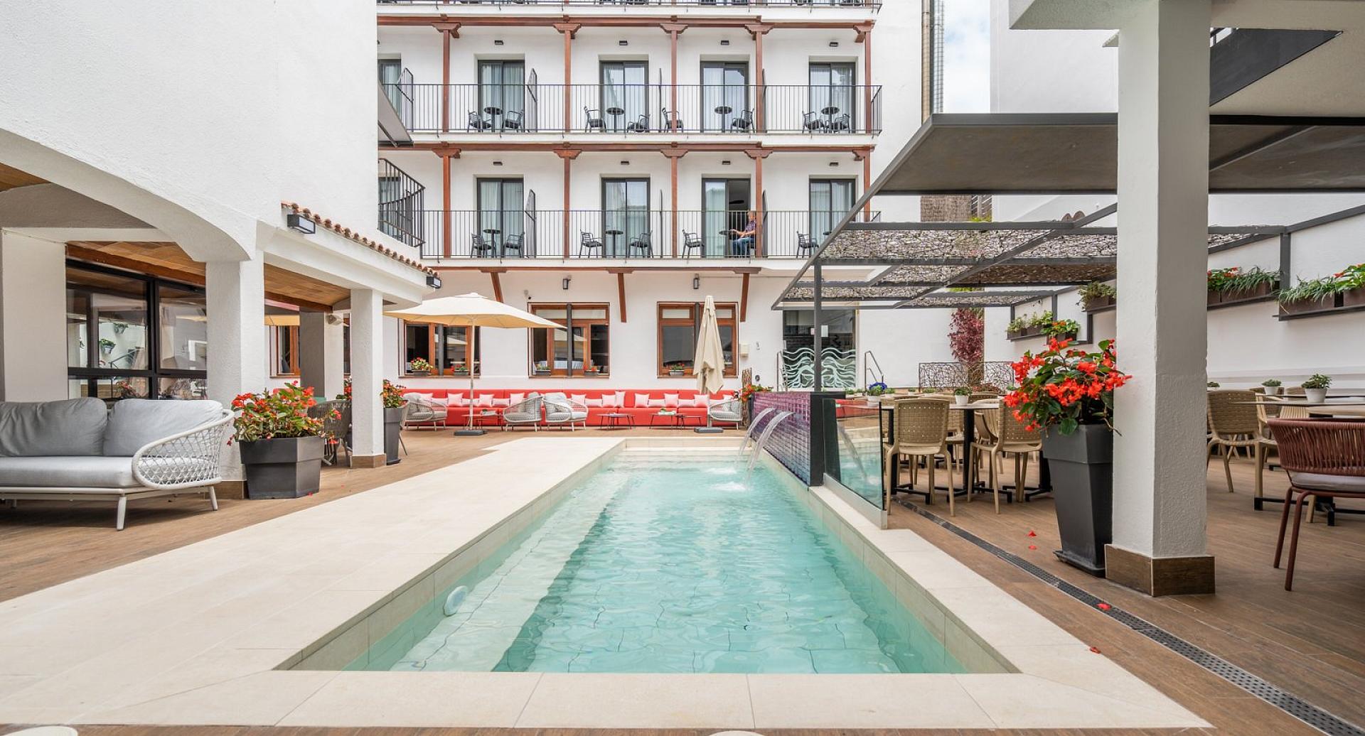 Swimming pools at Neptuno Apartments