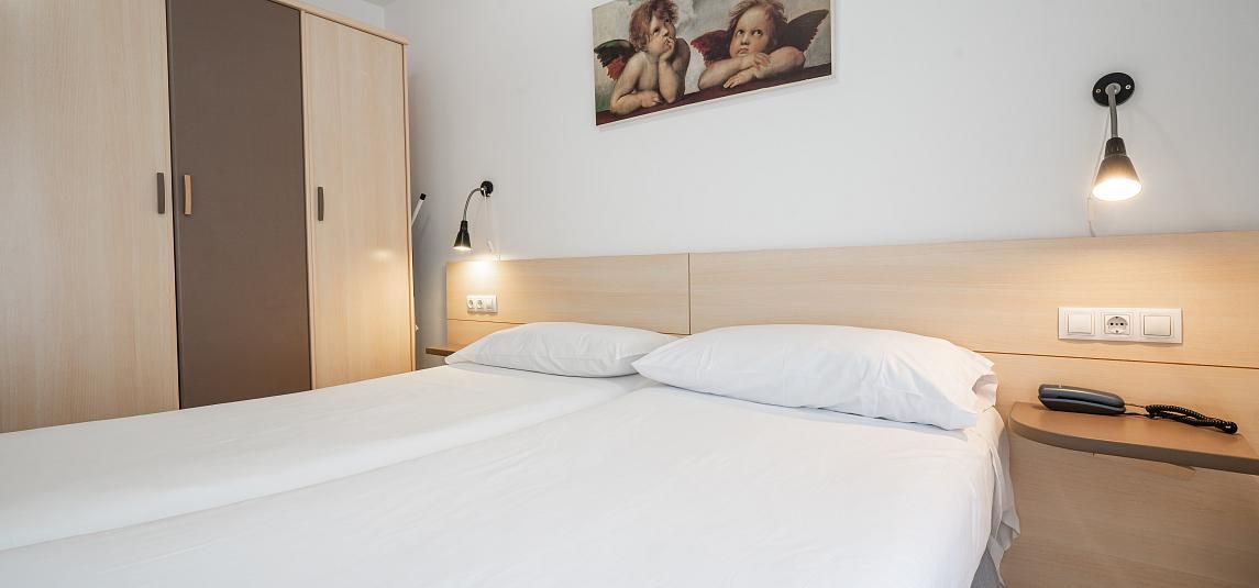 2 bedroom apartment with balcony