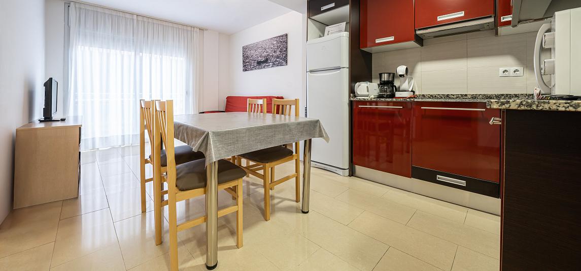 2 bedroom apartment with balcony