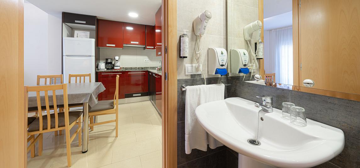 2 bedroom apartment with balcony