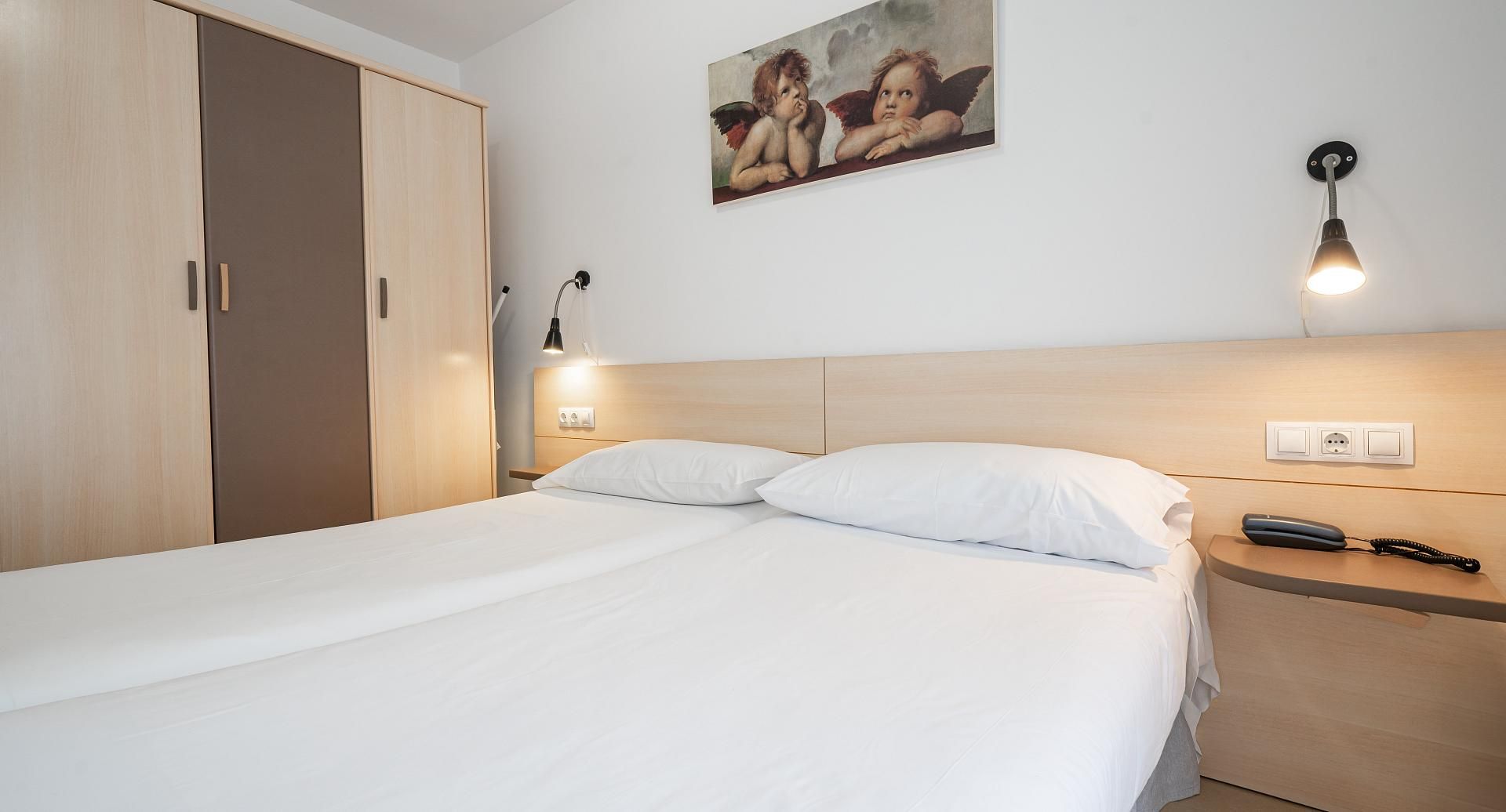 2 bedroom apartment with balcony