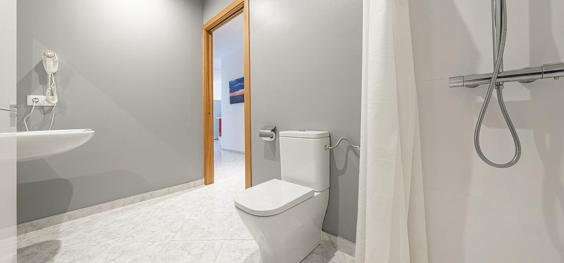 2 bedroom apartment with balcony