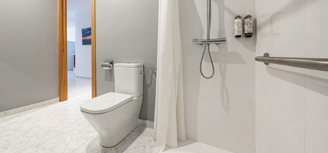 2 bedroom apartment with balcony