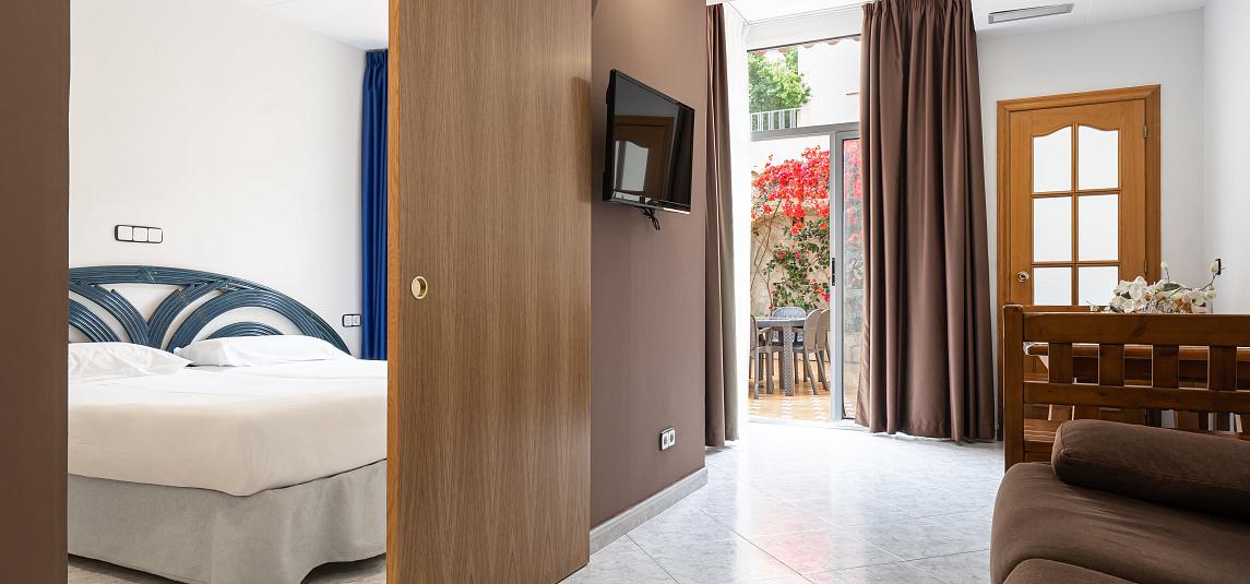 2 bedroom apartment with balcony