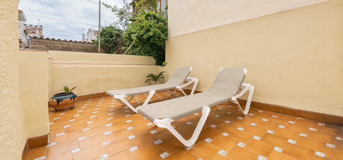 2 bedroom apartment with balcony