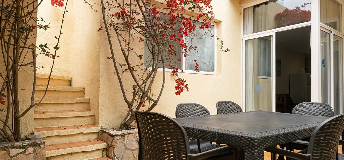 2 bedroom apartment with balcony