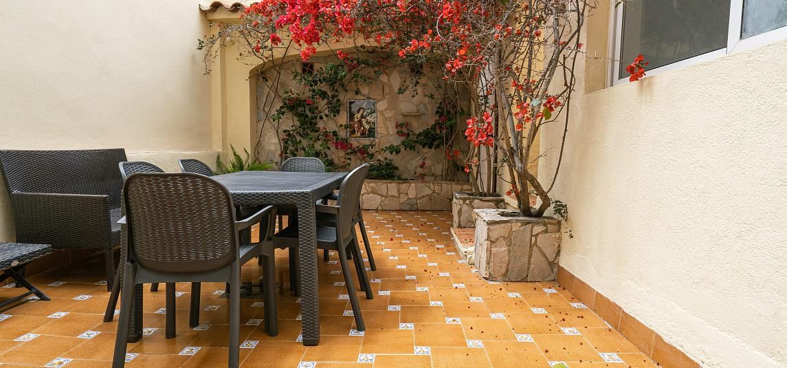 2 bedroom apartment with balcony