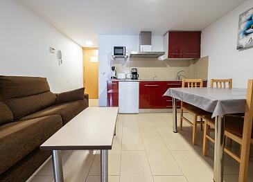 APARTAMENTO 1 HABITACIÓN BALCÓN