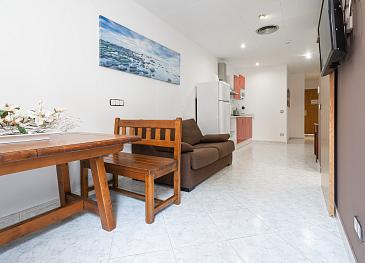APARTAMENTO 2 HABITACIONES TERRAZA