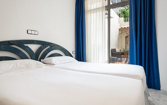 2-BED APARTMENT WITH TERRACE