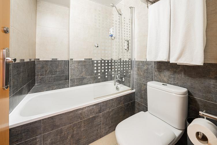 1-BED APARTMENT WITH TERRACE