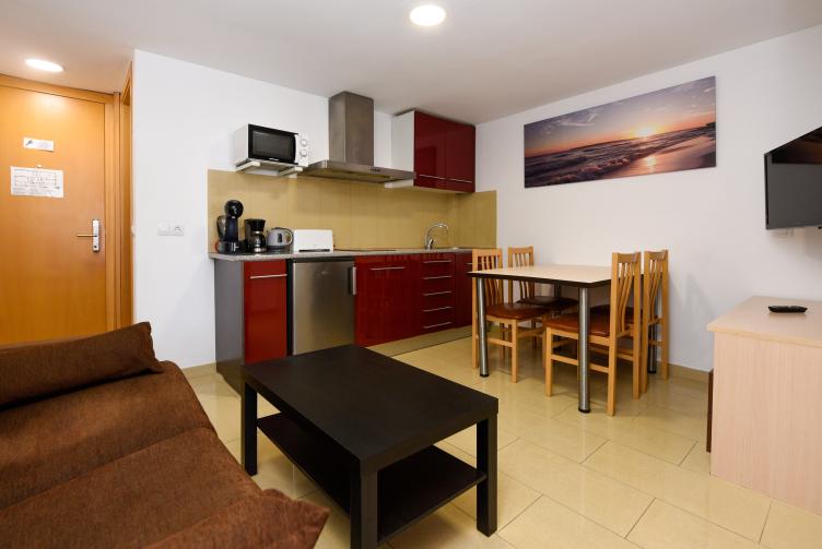 APARTAMENTO 1 HABITACIÓN BALCÓN