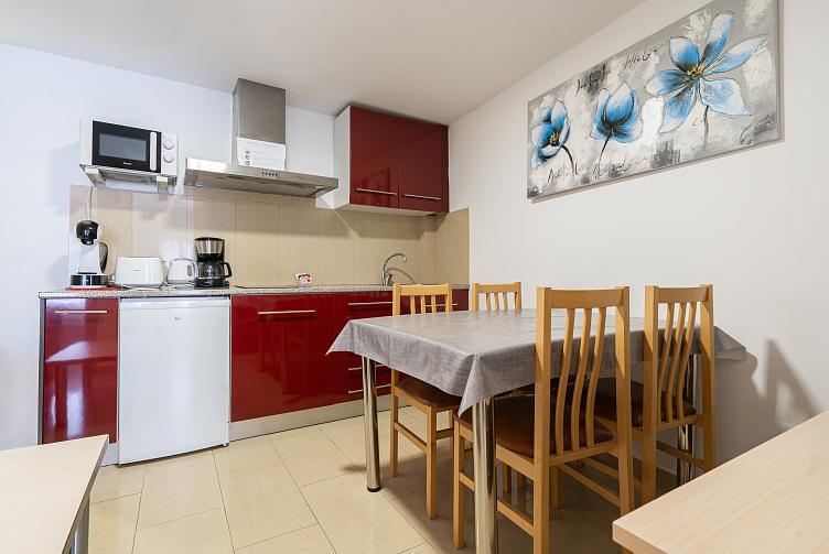 APPARTEMENT 1 CHAMBRE BALCON