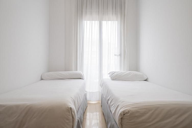 APPARTEMENT 1 CHAMBRE BALCON